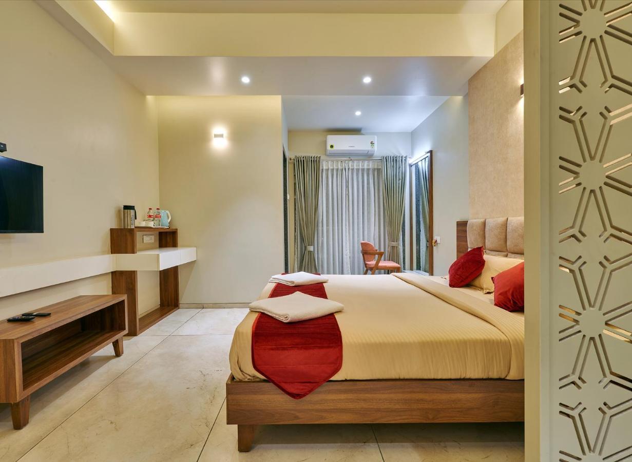Hotel Swamini Kolhápur Kültér fotó