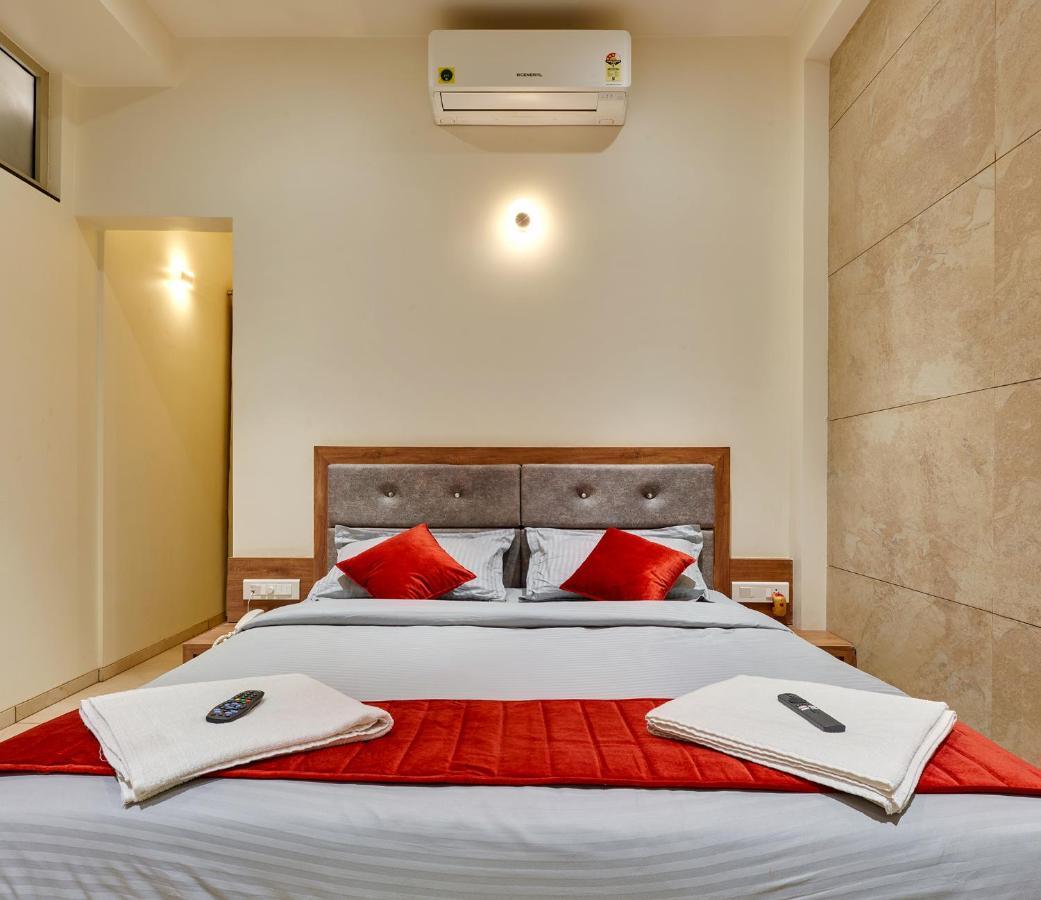 Hotel Swamini Kolhápur Kültér fotó