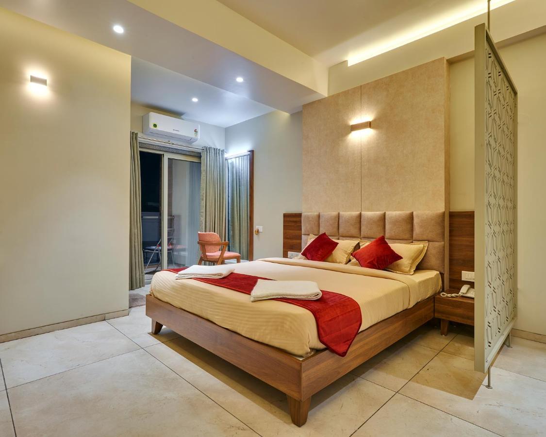 Hotel Swamini Kolhápur Kültér fotó