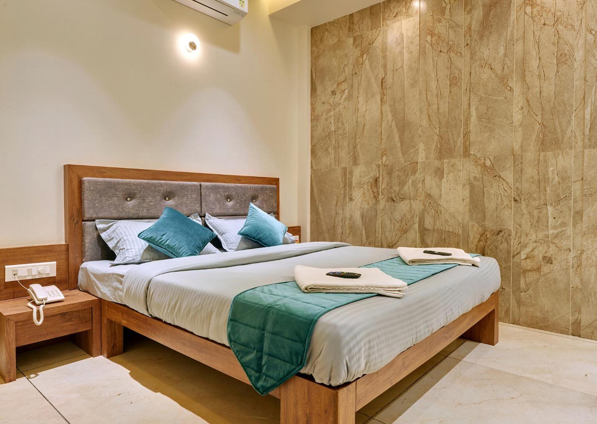 Hotel Swamini Kolhápur Kültér fotó