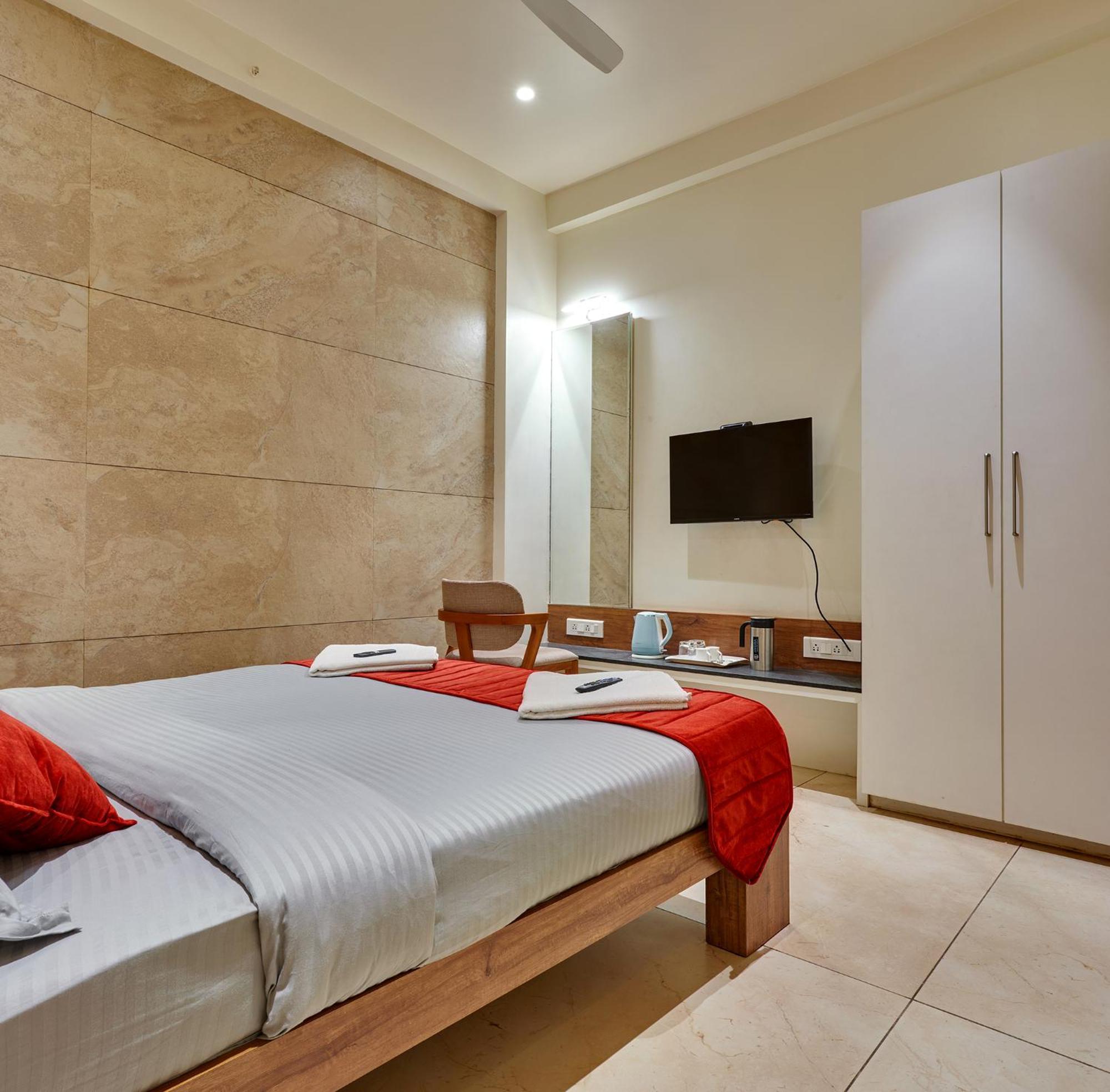 Hotel Swamini Kolhápur Kültér fotó