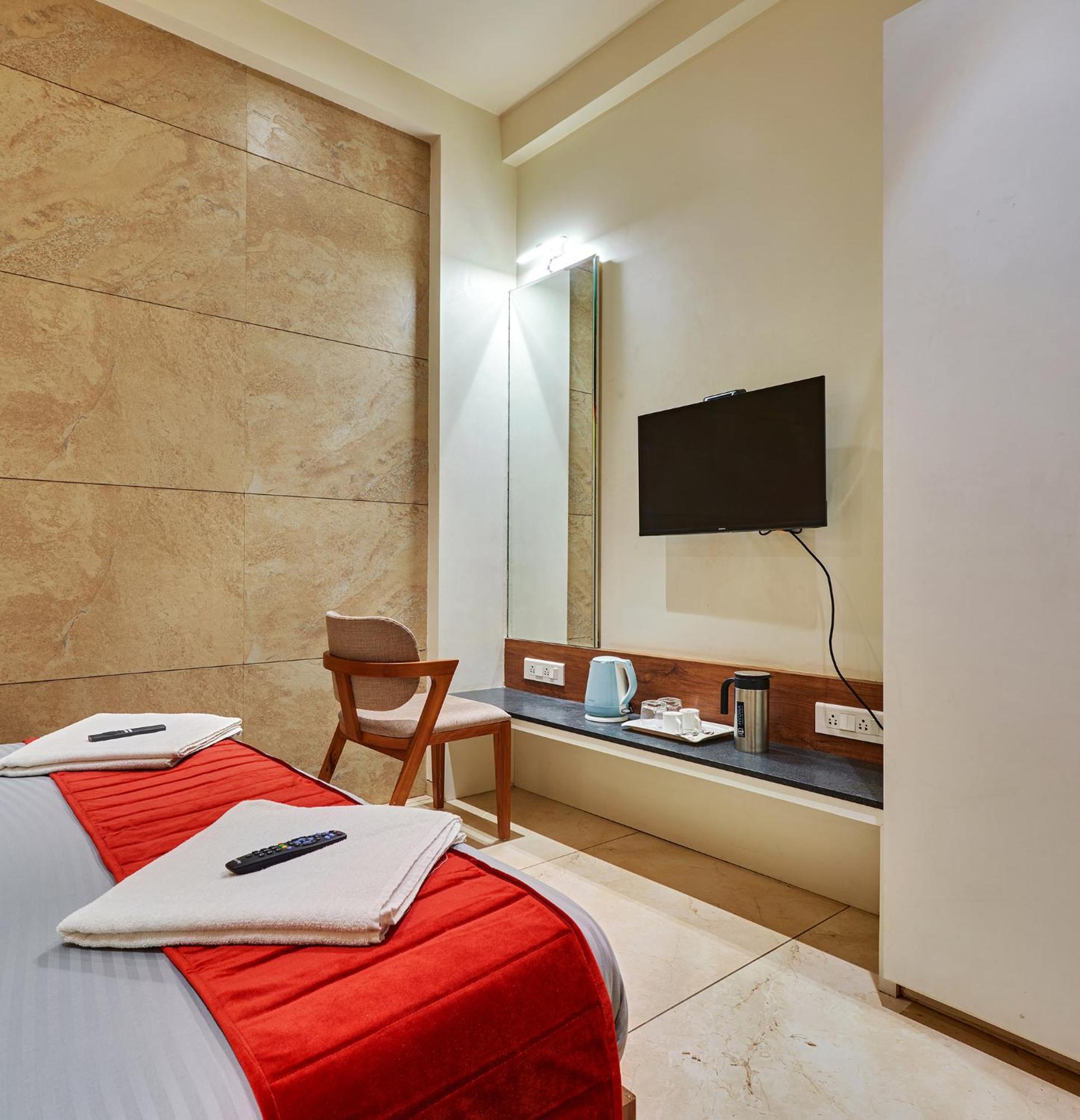 Hotel Swamini Kolhápur Kültér fotó
